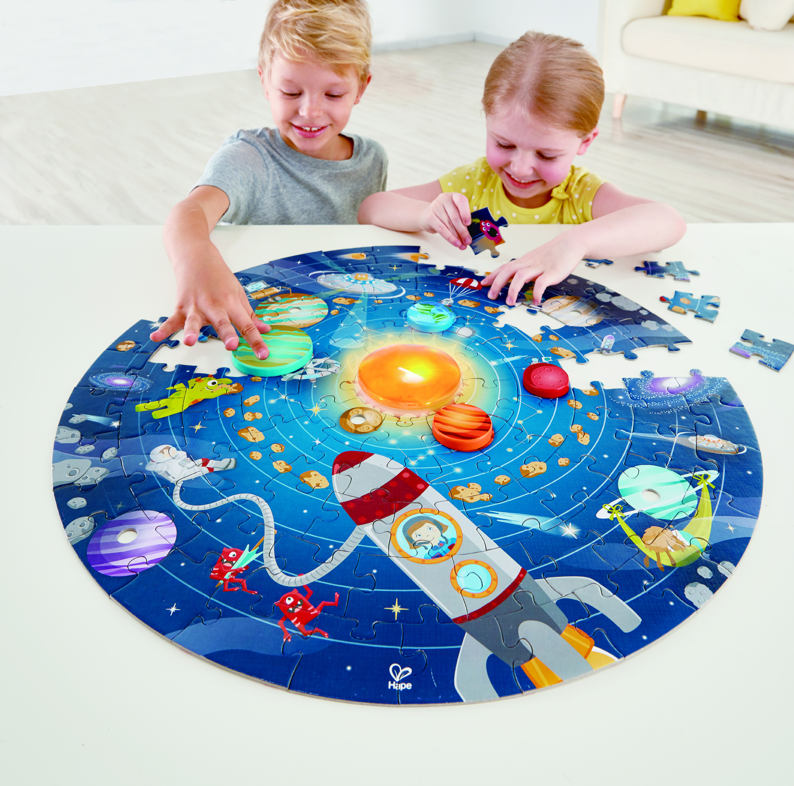 E1625 Solar System Puzzle-with child